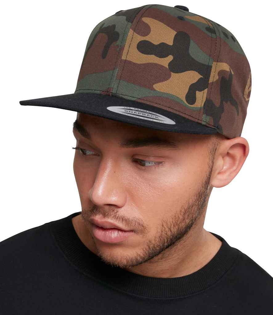 Flexfit / Yupoong Flexfit Two Tone Classic Camo Snapback Cap Green Camo/Black