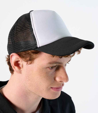 SOL'S Bubble Contrast Cap - model image