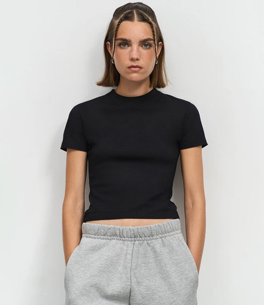 SOL'S Ladies Lilia Low Crop T-Shirt - Deep Black - Model