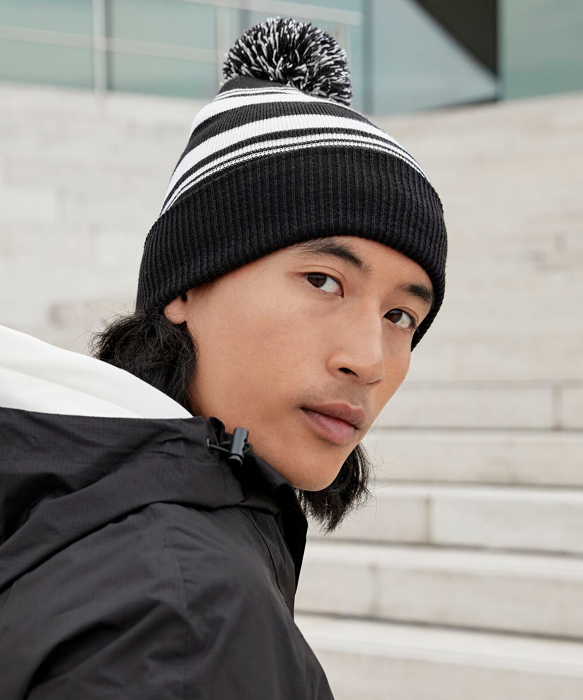 Beechfield Striped fan beanie Black/Classic Red