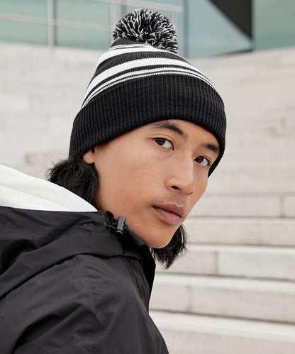 Beechfield Striped fan beanie Black/Classic Red