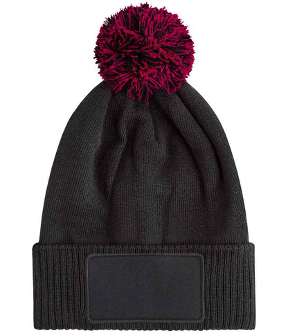 Beechfield Kids Snowstar® Patch Beanie in Black/Classic Red
