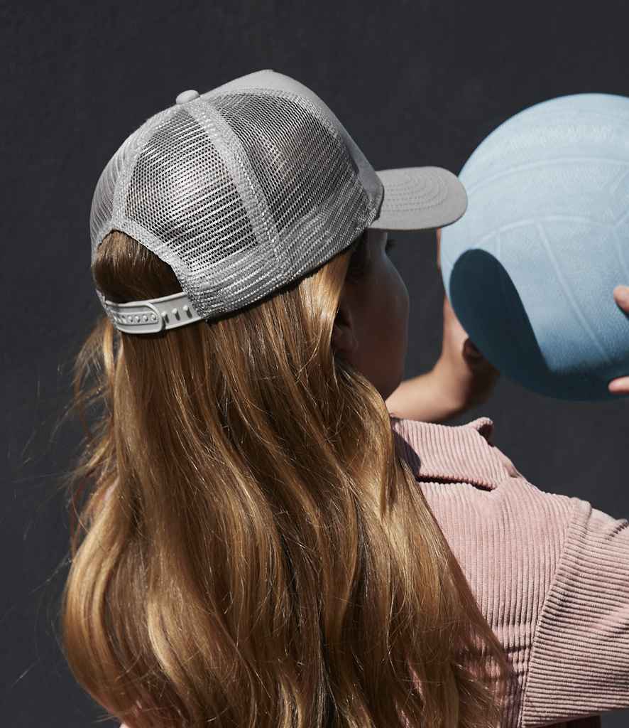 Beechfield Kids Snapback Trucker Cap - model image