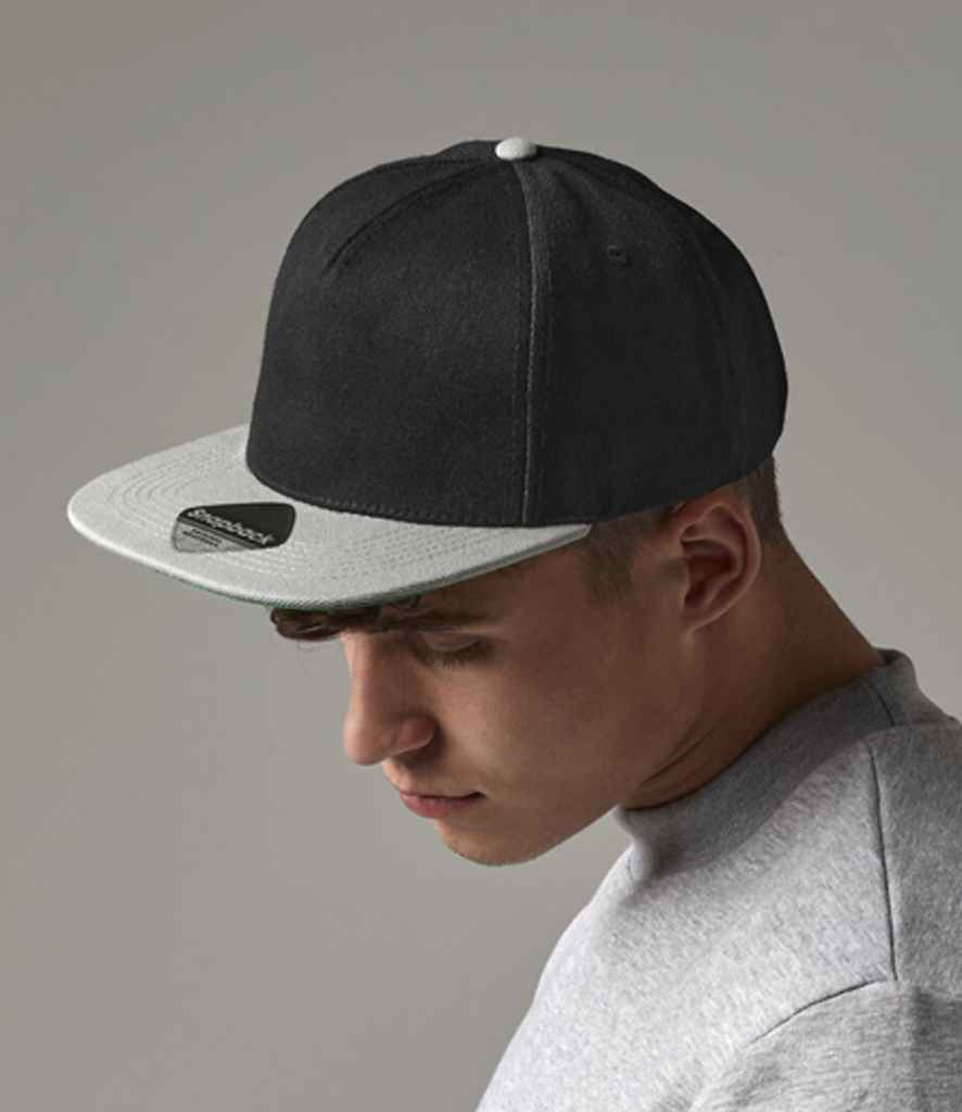 Beechfield Original Flat Peak Snapback Cap - model image