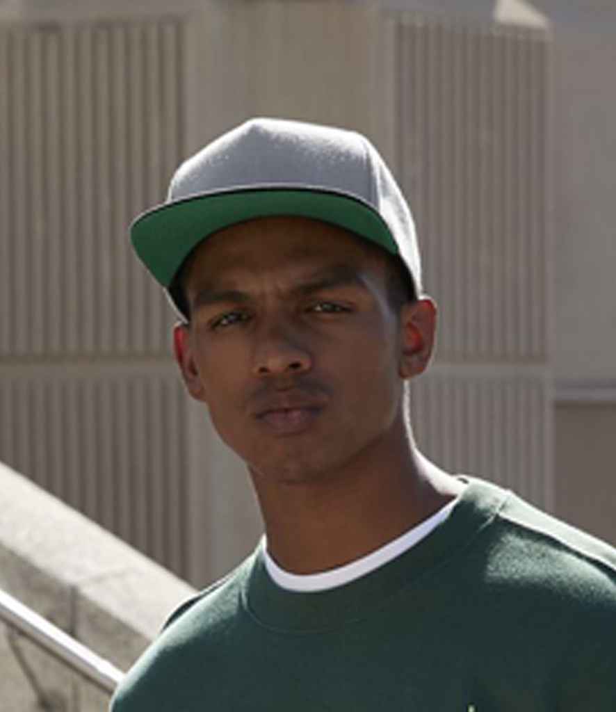 Beechfield Original Flat Peak Snapback Cap - model image