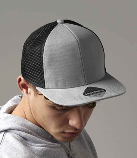 Beechfield Original Flat Peak 6 Panel Trucker Cap - model image