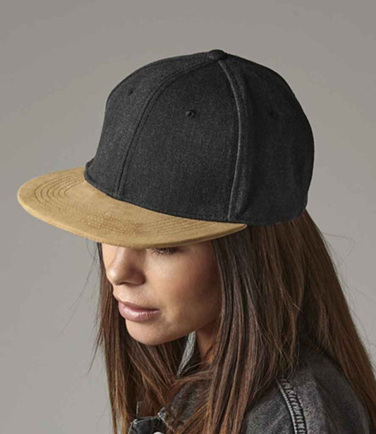 Beechfield Suede Peak Snapback Cap - model image