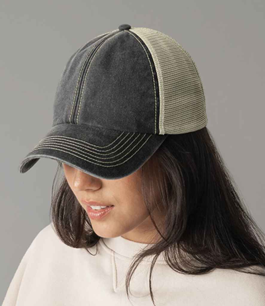 Beechfield 6 Panel Vintage Trucker Cap - model image