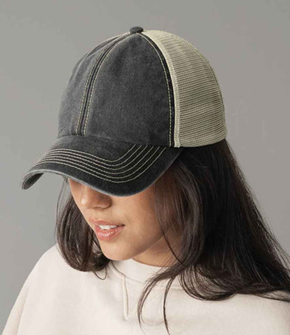 Beechfield 6 Panel Vintage Trucker Cap - model image