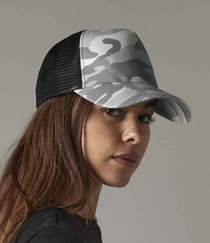 Beechfield Camo Snapback Trucker Cap - model image
