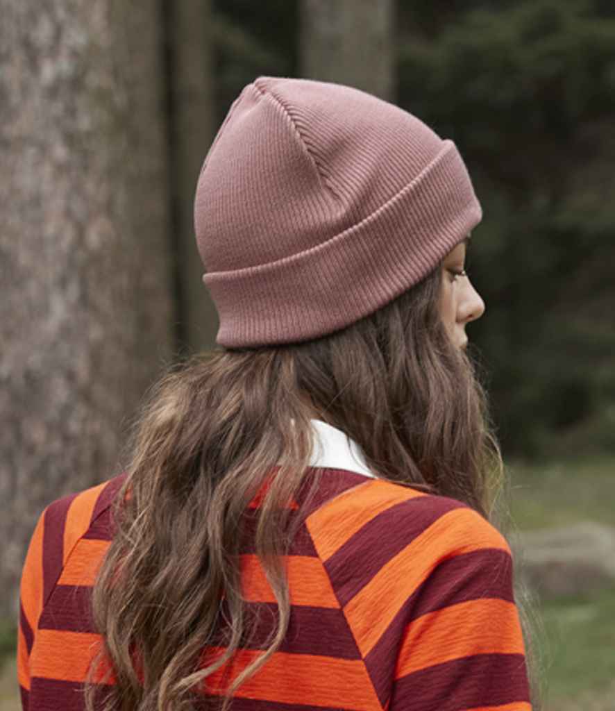 Beechfield Organic Cotton Original Heavyweight Cuffed Beanie - model image