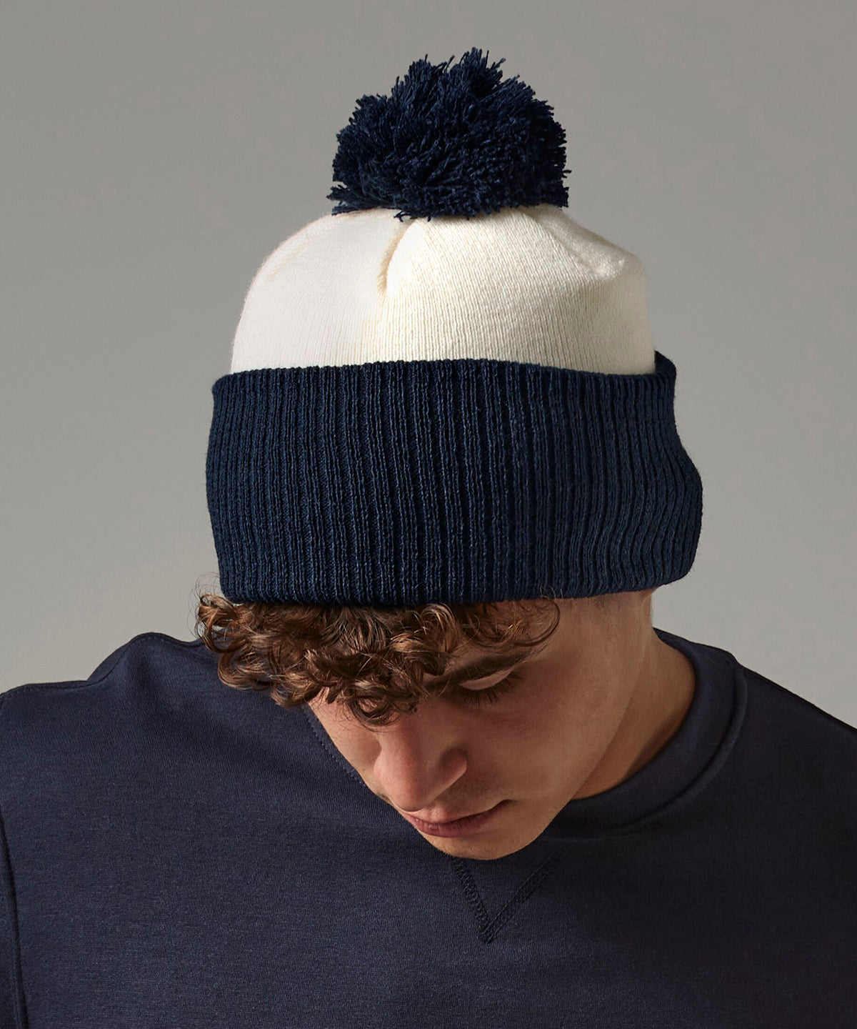 Beechfield Snowstar® two-tone beanie Black/Bright Red