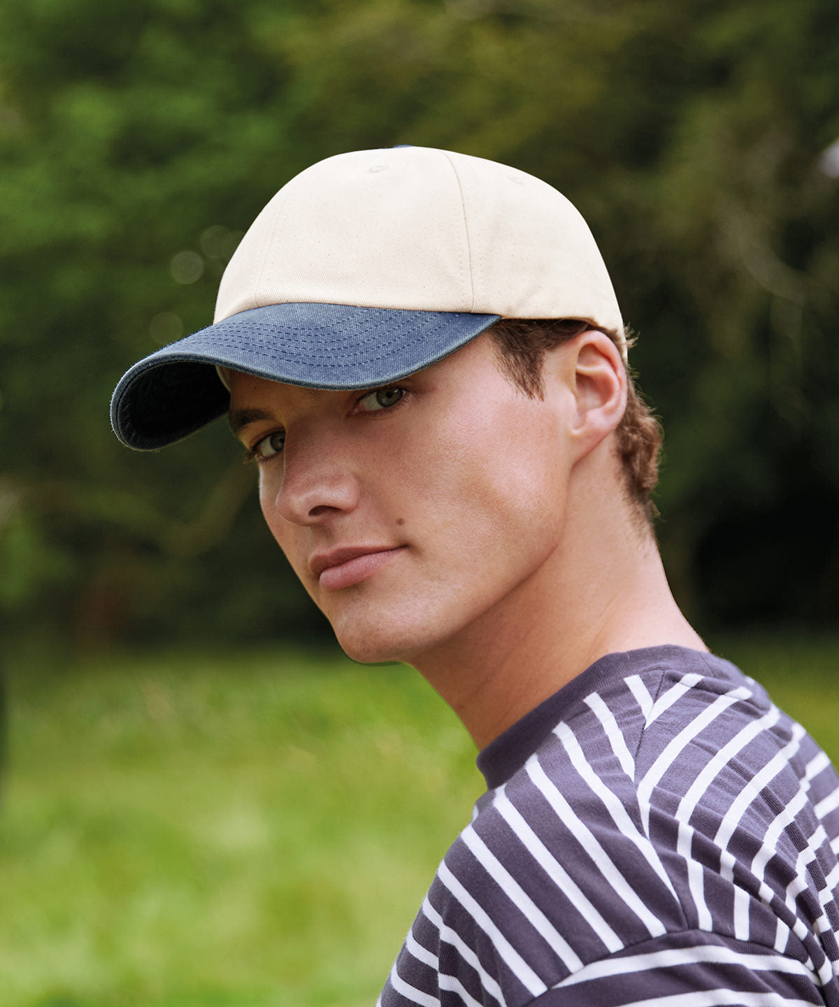 Beechfield Contrast peak low-profile vintage cap Natural/Vintage Black