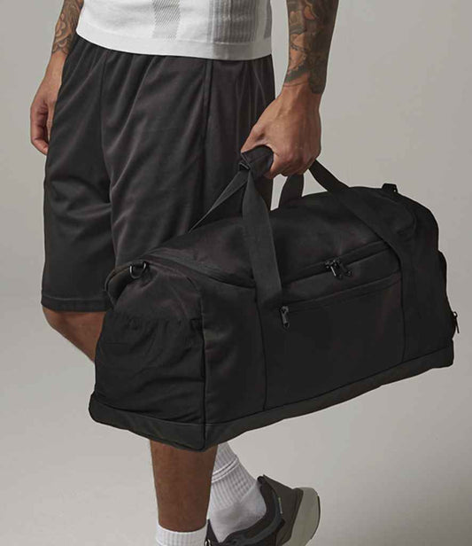 BagBase Medium Training Holdall - model image