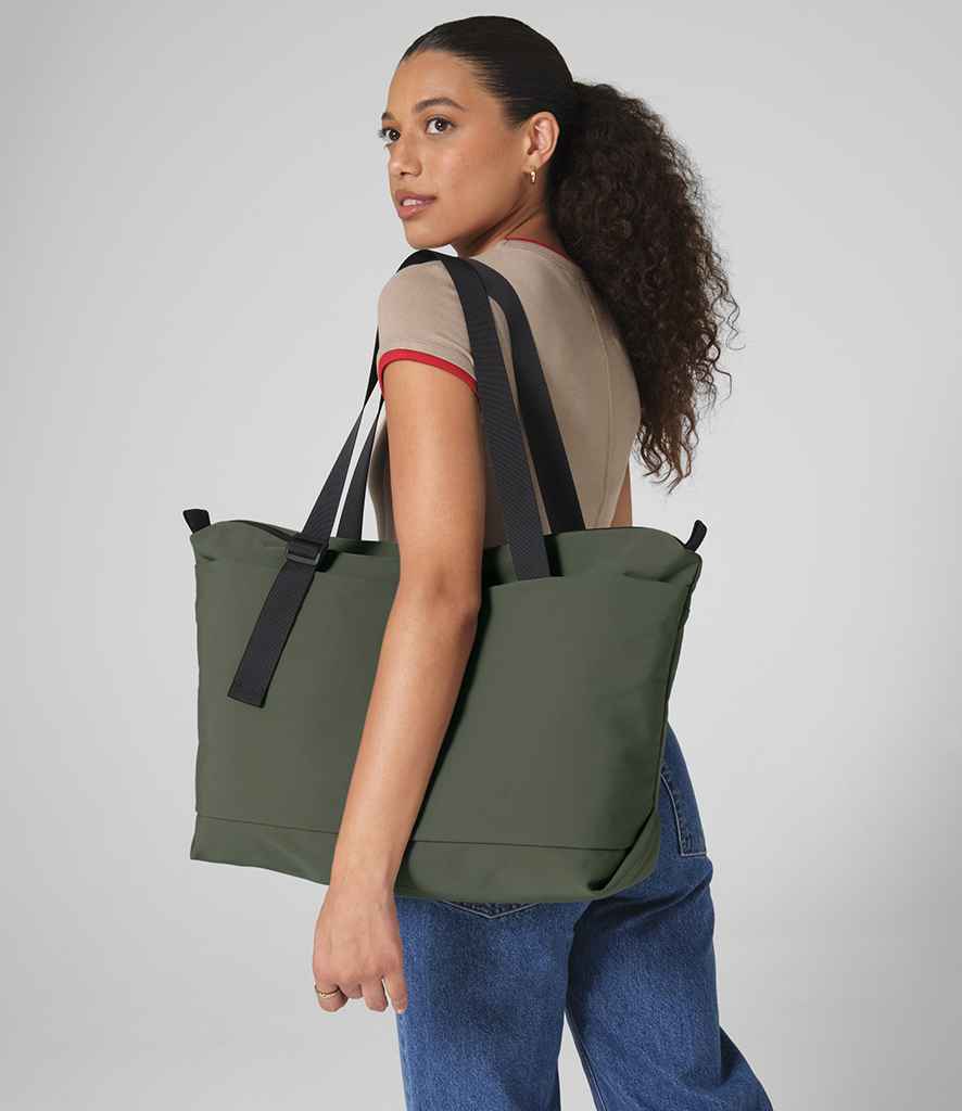 BagBase Minimal Lifestyle Tote Bag - model image
