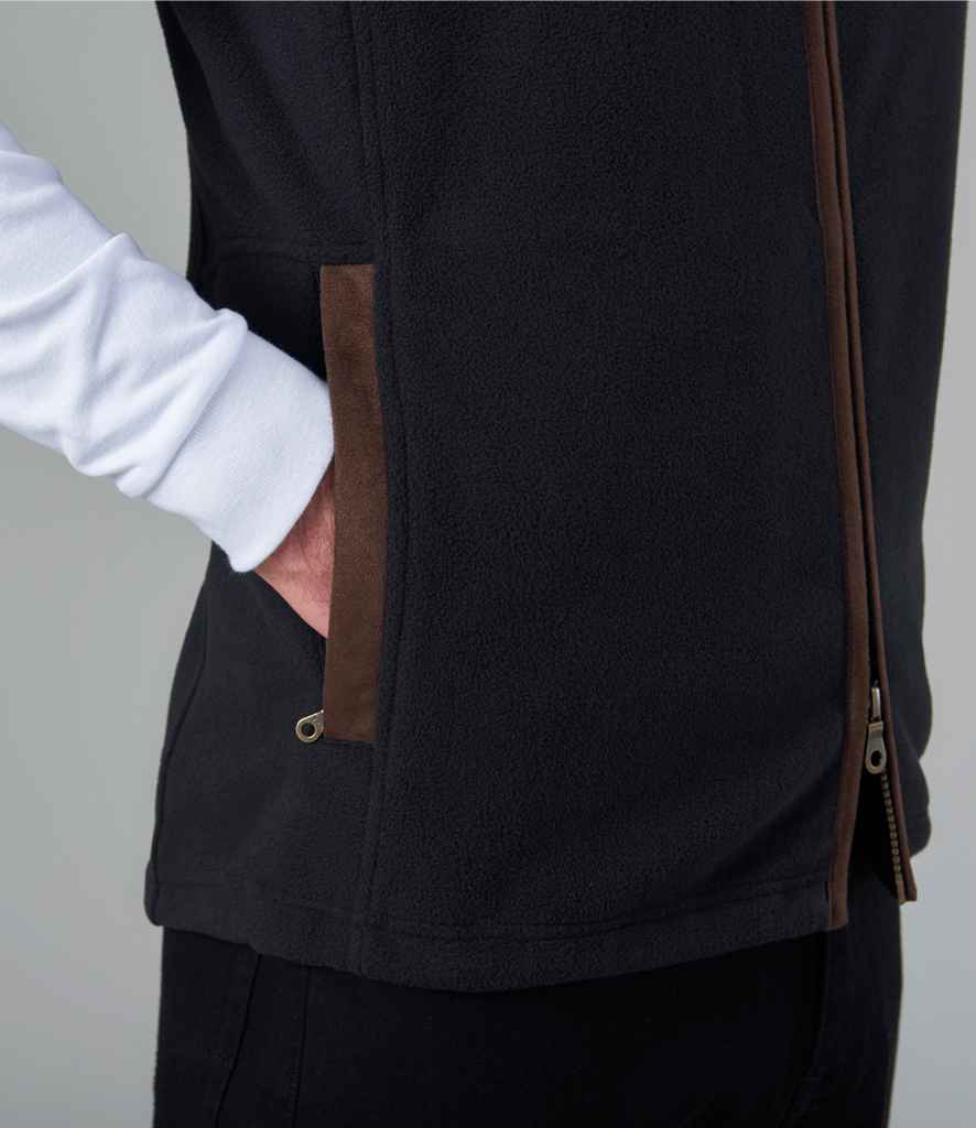 Brook Taverner Unisex Cincinnati Fleece Gilet - model image