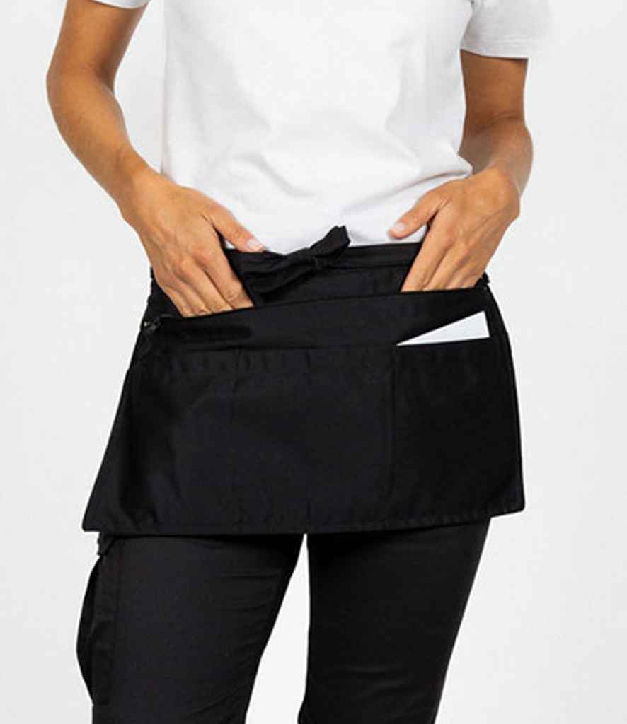 Dennys Zip Pocket Apron - model image