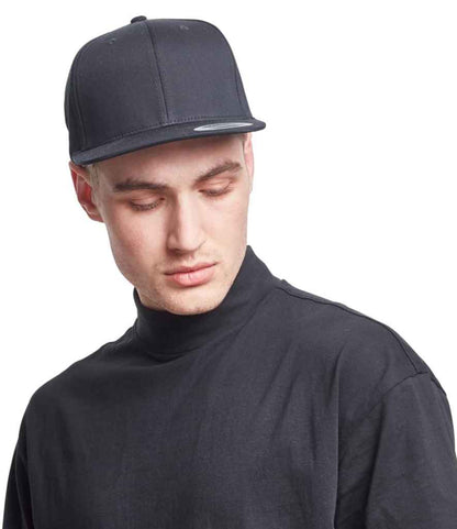 Flexfit Organic Cotton Snapback Cap - model image