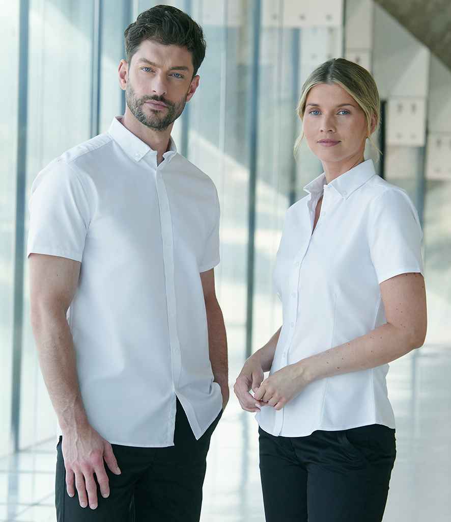Henbury Modern Short Sleeve Regular Fit Oxford Shirt - model image