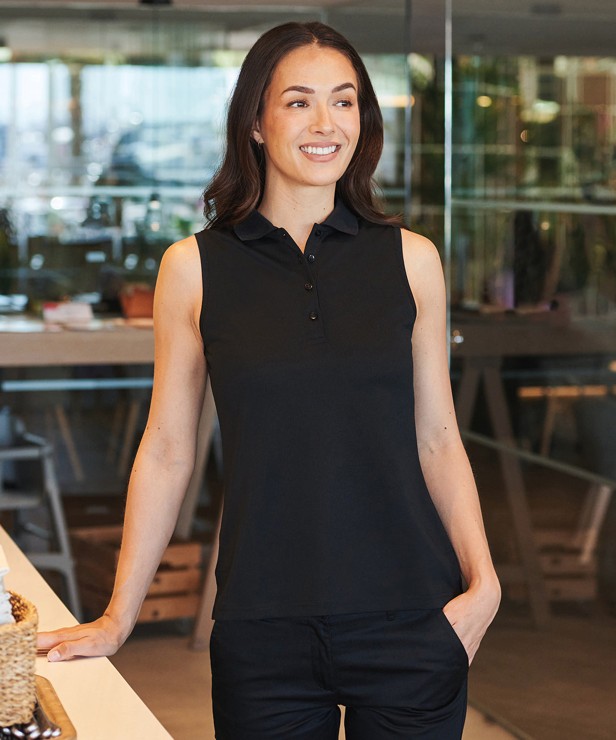 Henbury Women’s sleeveless Coolplus® polo shirt Black
