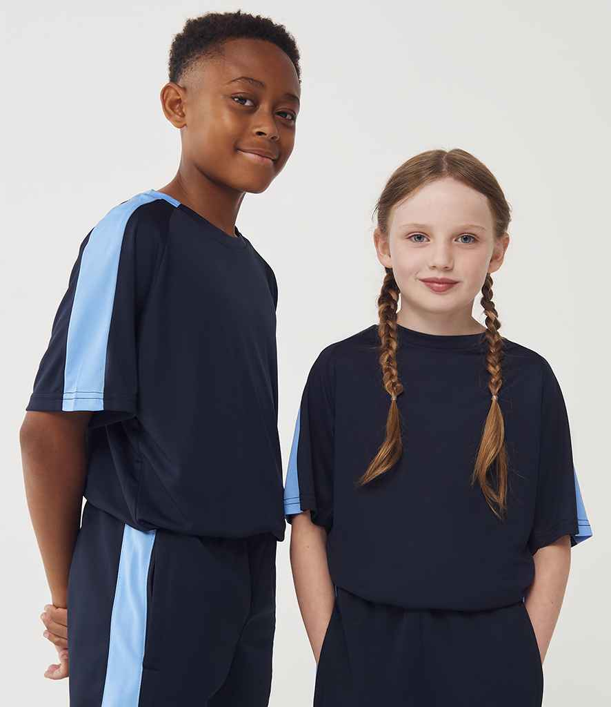 Finden + Hales Kids Team T-Shirt - model image