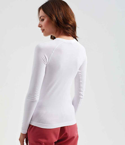 Onna by Premier Ladies Unstoppable Fresh Underscrub Base Layer - model image