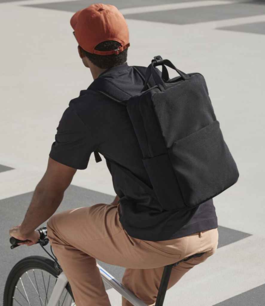 Quadra Stockholm Laptop Backpack - model image