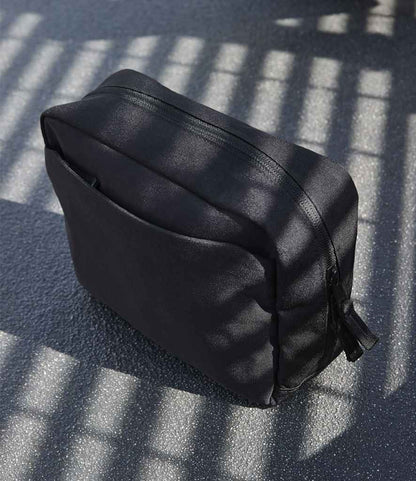 Quadra Stockholm Tech Organiser - model image