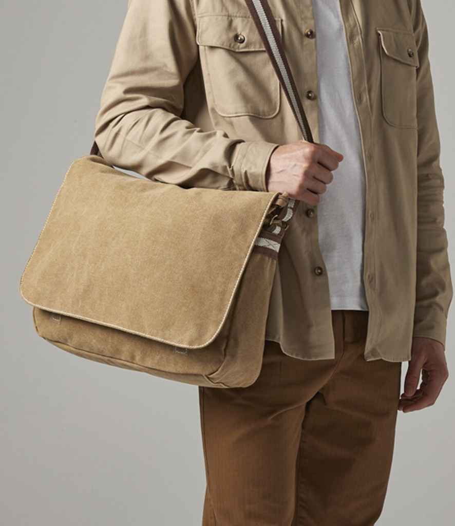 Quadra Vintage Canvas Despatch Bag - model image
