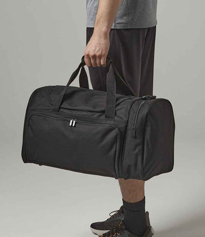 Quadra Universal Holdall - model image