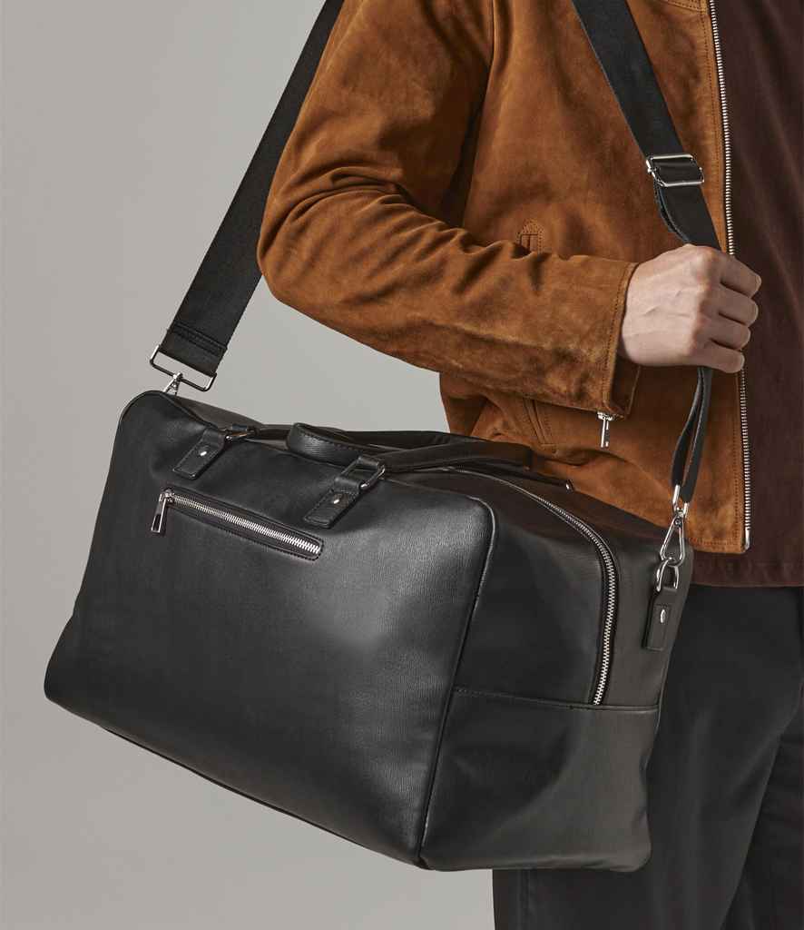 Quadra Tailored Luxe Weekender - model image