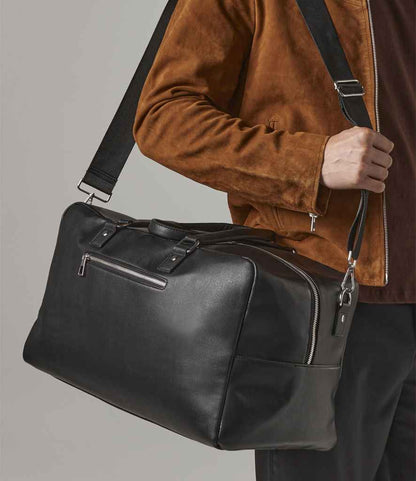 Quadra Tailored Luxe Weekender - model image