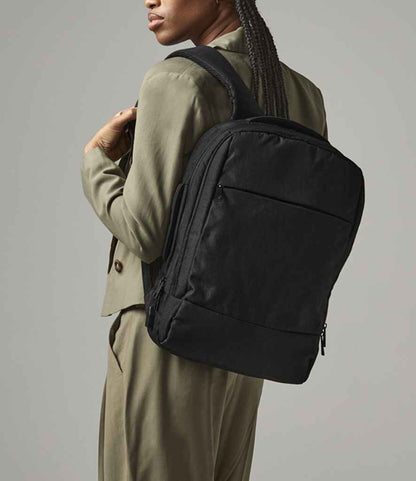 Quadra Q-Tech Charge Convertible Backpack - model image