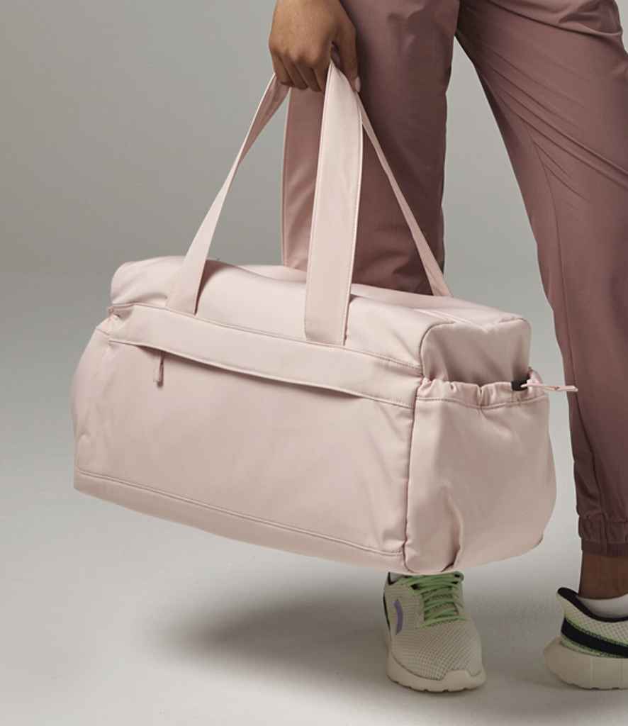 Quadra Studio Holdall - model image