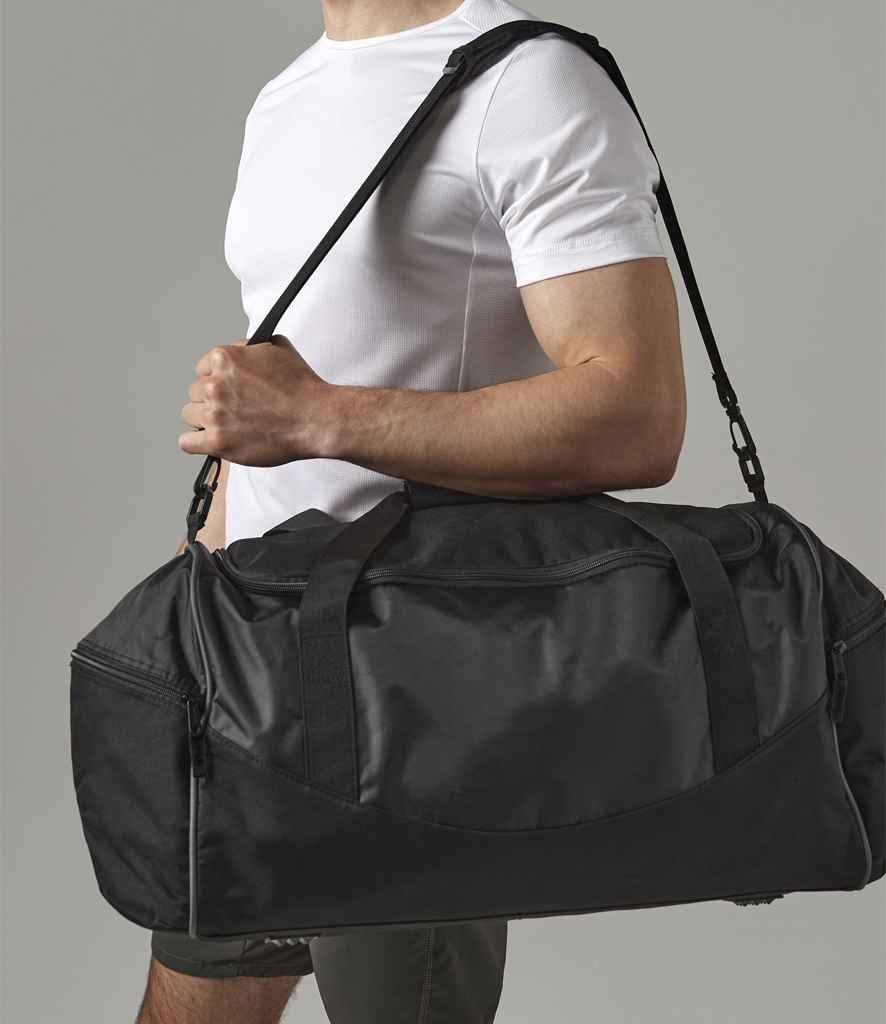 Quadra Teamwear Holdall - model image