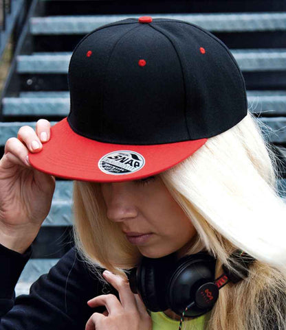Result Contrast Bronx Snapback Cap - model image