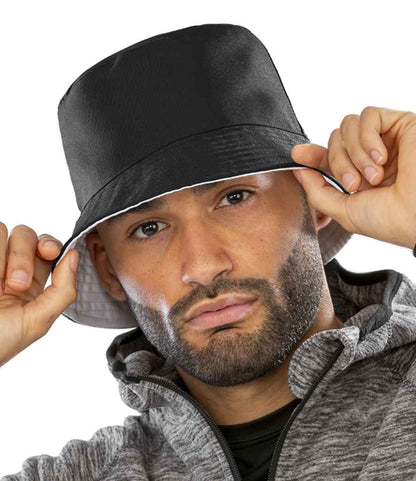 Result Recycled Core Reversible Bucket Hat - model image