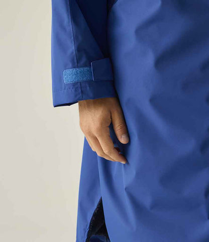 Regatta Pro Unisex Changing Robe - model image
