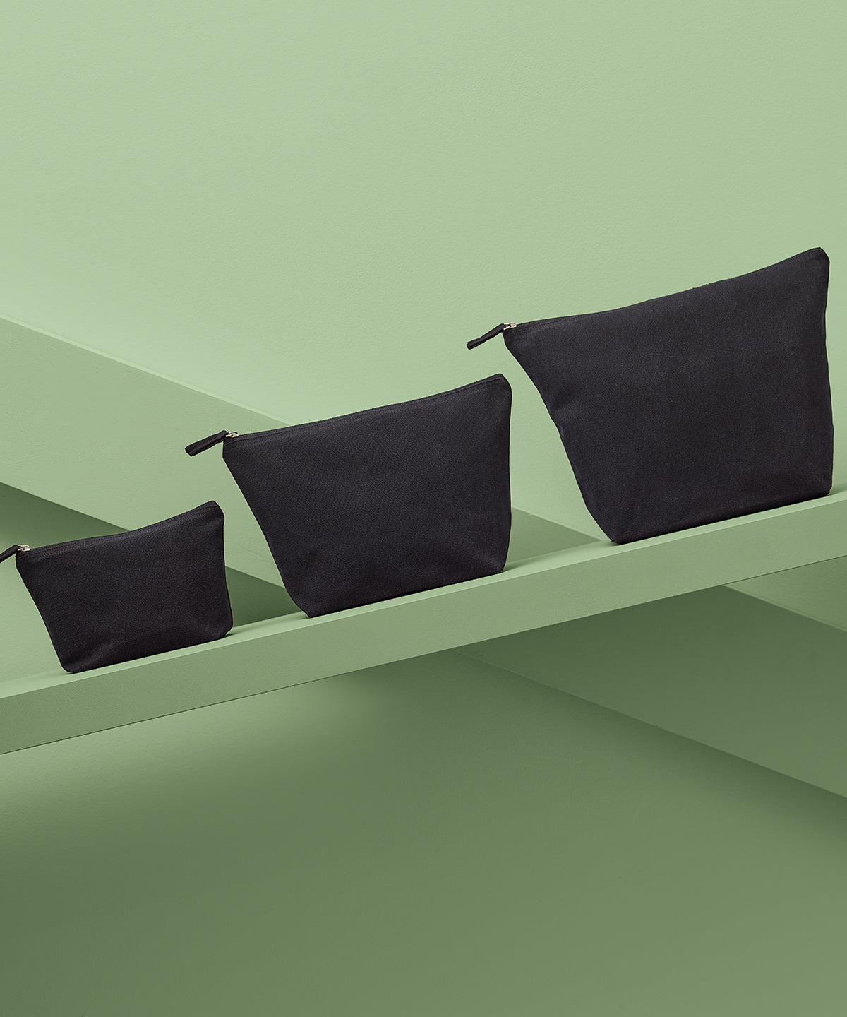 Nutshell Recycled luxe accessory bag Black