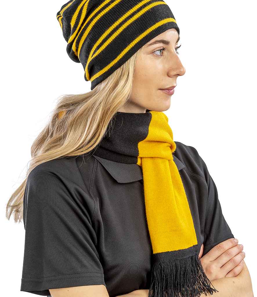 Result Team Scarf - model image