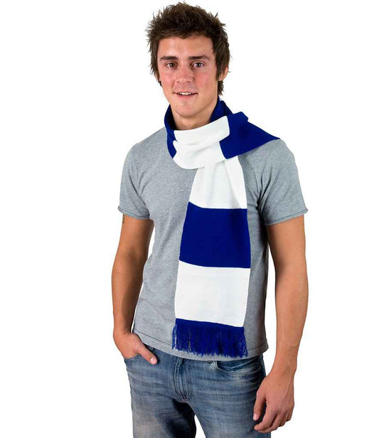 Result Team Scarf - model image