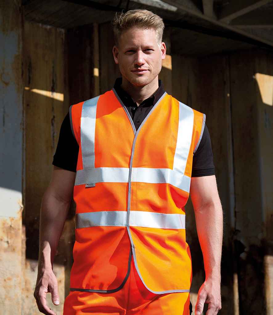 Result Safe-Guard Hi-Vis Vest - model image
