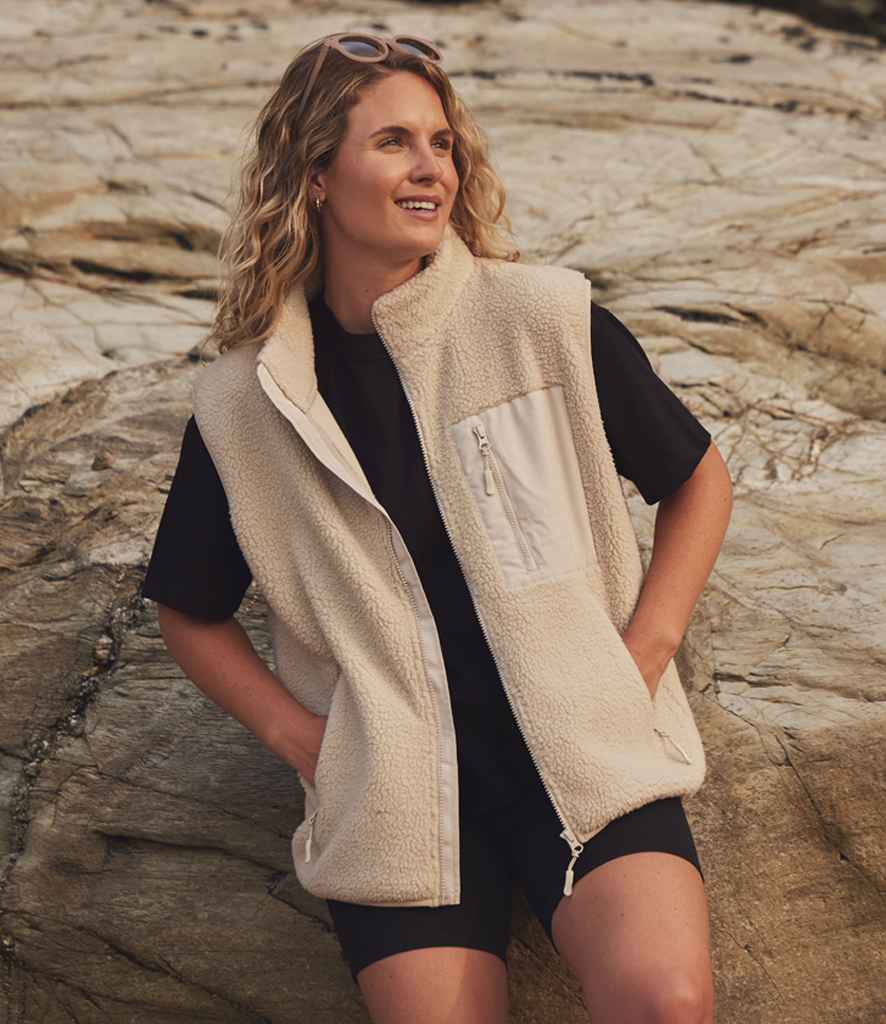 Ravine Unisex Borg Fleece Gilet - model image