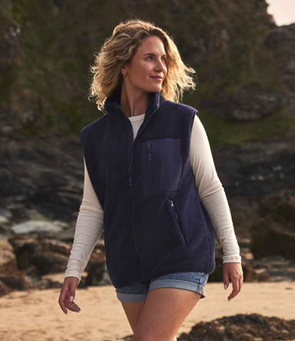 Ravine Unisex Borg Fleece Gilet - model image