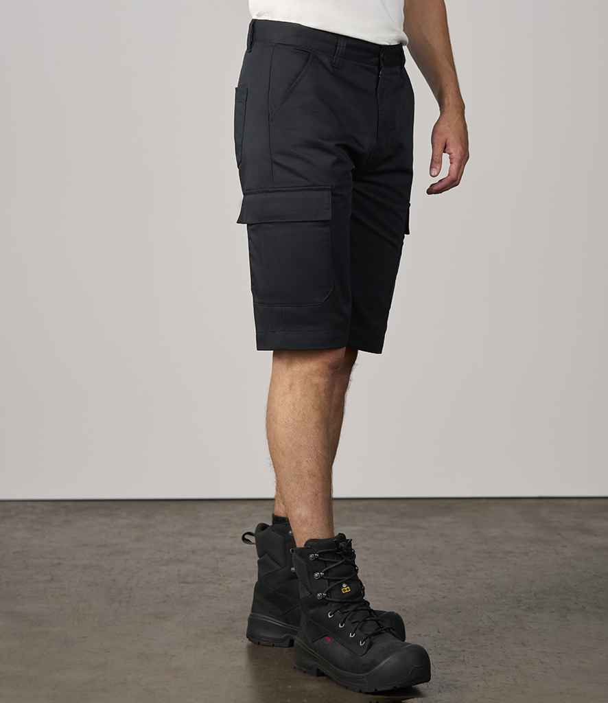 Pro RTX Pro Cargo Shorts - model image