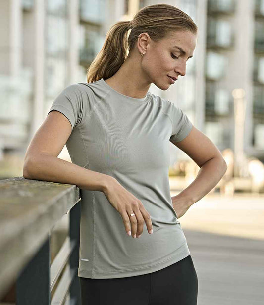 Tee Jays Ladies CoolDry™ T-Shirt - model image