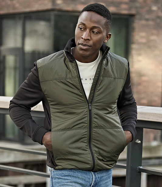 Tee Jays Hybrid-Stretch Jacket - Deep Green/Black - Model