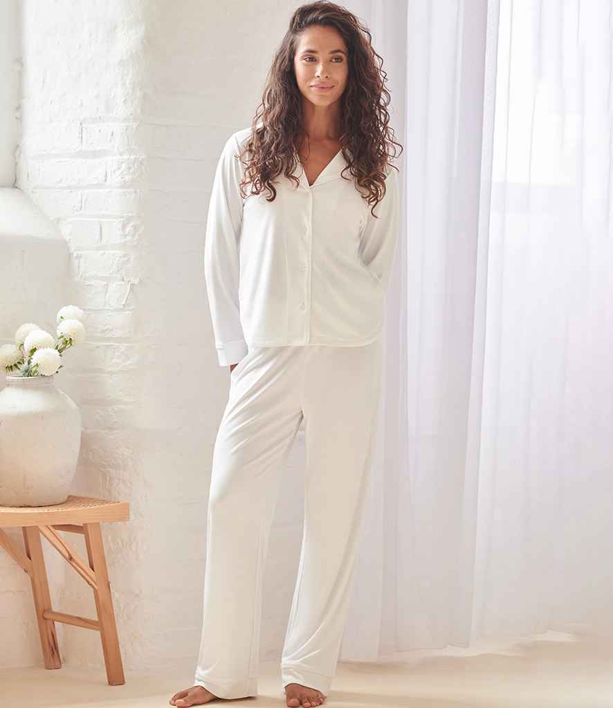 Towel City Supersoft Pyjamas - model image