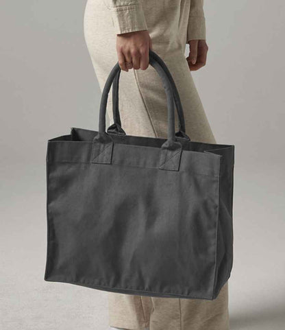 Westford Mill Resort Canvas Bag - model image