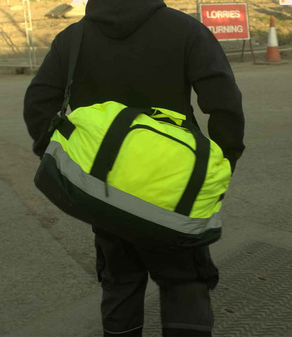 Yoko Hi-Vis Seattle Holdall - model image